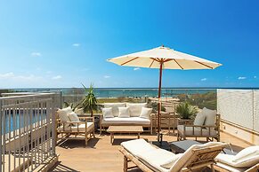 Garden& Rooftop Beachfront Apartment
