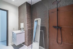 Two-bedroom Apartment by the River