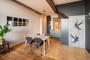 Two-bedroom Apartment by the River