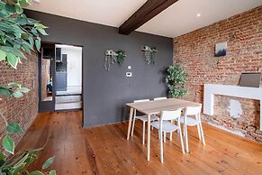 Two-bedroom Apartment by the River