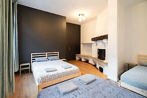Two-bedroom Apartment by the River