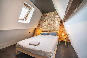 Two-bedroom Apartment by the River