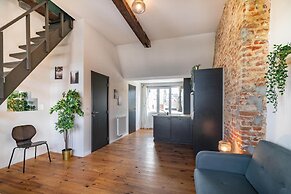 Two-bedroom Apartment by the River