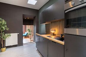 Two-bedroom Apartment by the River