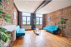 Two-bedroom Apartment by the River