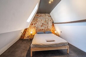 Two-bedroom Apartment by the River