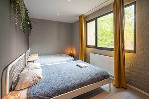 Two-bedroom Apartment by the River