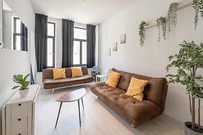 Cozy Antwerp Apartment Stay for 7