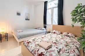 Cozy Antwerp Apartment Stay for 7