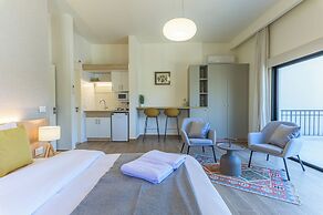 Quattro - Deluxe Studios & Rooftop in Batroun