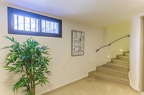 Quattro - Deluxe Studios & Rooftop in Batroun