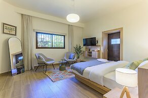 Quattro - Deluxe Studios & Rooftop in Batroun