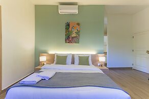 Quattro - Deluxe Studios & Rooftop in Batroun