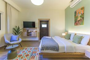 Quattro - Deluxe Studios & Rooftop in Batroun