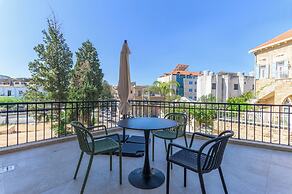 Quattro - Deluxe Studios & Rooftop in Batroun