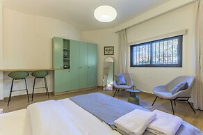 Quattro - Deluxe Studios & Rooftop in Batroun