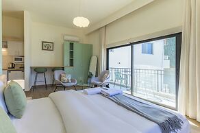 Quattro - Deluxe Studios & Rooftop in Batroun