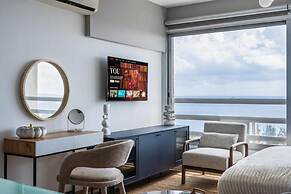 Seaview Penthouse Studio in Limassol