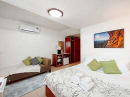 Xin Hotel at Udomsuk 25
