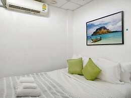 Xin Hotel at Udomsuk 25
