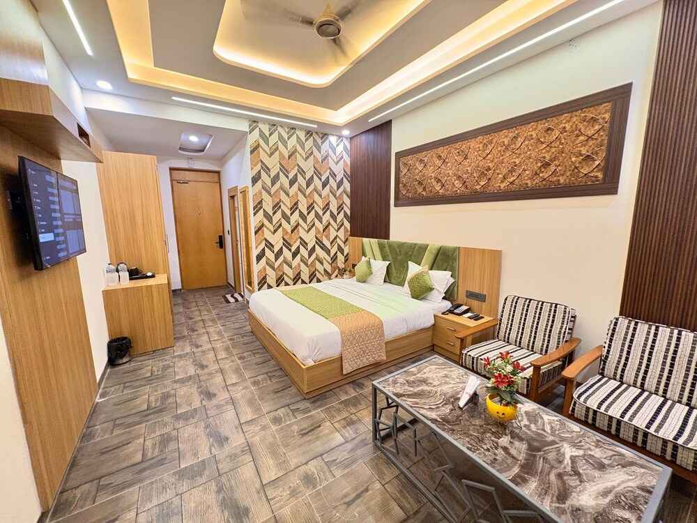 Highway Resort with Swimmingpool & Spa