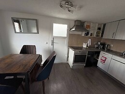Small House Park Free at Street