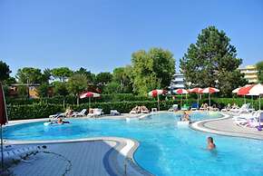 Accommodation With Shared Pool for Eight Guests