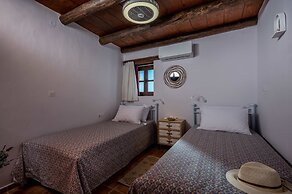 Altair Blue Villa - Private Jacuzzi and Views