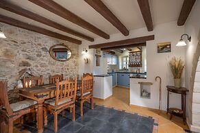 Altair Blue Villa - Private Jacuzzi and Views