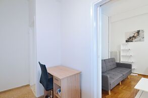A cozy minimal apartment at Koukaki