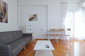A cozy minimal apartment at Koukaki