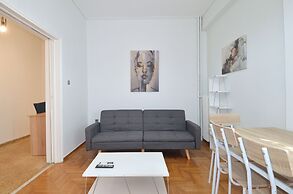 A cozy minimal apartment at Koukaki