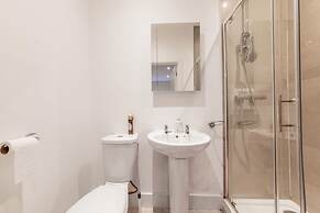 Central - Stay 2 - Near Transport - Wifi - Parking