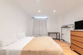 Central - Stay 2 - Near Transport - Wifi - Parking