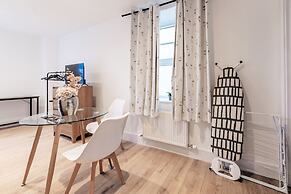 Central - Stay 2 - Near Transport - Wifi - Parking