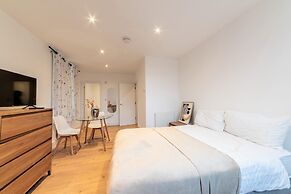 Central - Stay 2 - Near Transport - Wifi - Parking