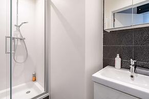 Modern 1BR Stay for 7 in Antwerp