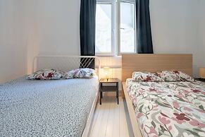 Modern 1BR Stay for 7 in Antwerp