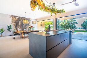 Villa Assinie Beachfront Home With Direct Ocean Access