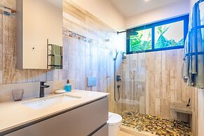 Villa Assinie Beachfront Home With Direct Ocean Access