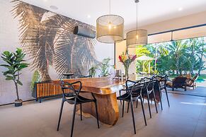 Villa Assinie Beachfront Home With Direct Ocean Access