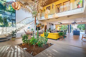 Villa Assinie Beachfront Home With Direct Ocean Access