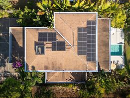 Villa Assinie Beachfront Home With Direct Ocean Access