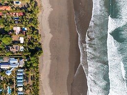 Villa Assinie Beachfront Home With Direct Ocean Access