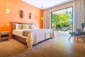 Villa Assinie Beachfront Home With Direct Ocean Access