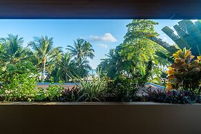 Villa Assinie Beachfront Home With Direct Ocean Access
