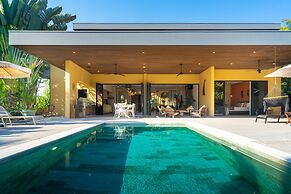 Villa Assinie Beachfront Home With Direct Ocean Access