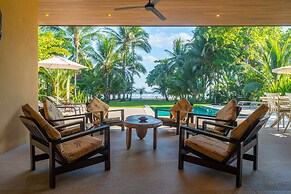 Villa Assinie Beachfront Home With Direct Ocean Access