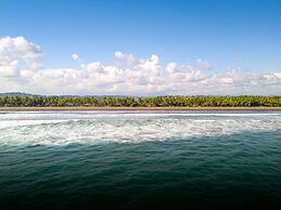 Villa Assinie Beachfront Home With Direct Ocean Access