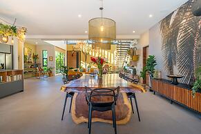Villa Assinie Beachfront Home With Direct Ocean Access